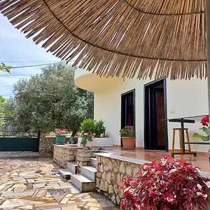  Villa Rexhaj